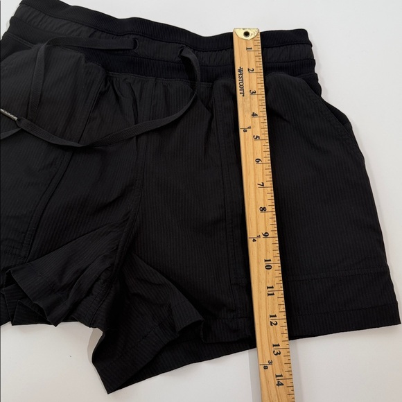 Lululemon Dance Studio Short Size 4 Black High Rise 3.5” EUC - Picture 10 of 12